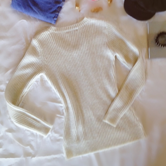 Sweater - Picture 4 of 6